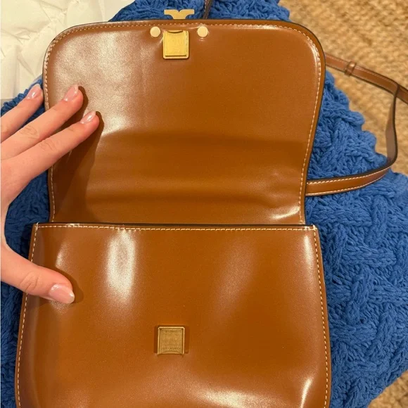 Tory Burch “Eleanor Slim Saddle Bag” - Picture 4 of 5